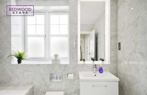 Spacious 4 Bedroom 2 Bath Serviced Home For Contractors & Families with X2 Free Parking Spaces, Fast WiFi - Hosted By Redwood Stays - Foto 44