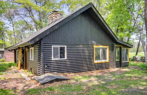 1 Mi to Beach and Lake Breezy Point Cabin with Yard! - Foto 24