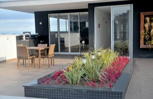 609-Apartamento Encantador, com 1 vaga de GARAGEM, Todo Mobiliado e Decorado, Edificio com Academia, Lavanderia, Excelente localização no Rebouças, Proximo ao Batel e Centro - Foto 17