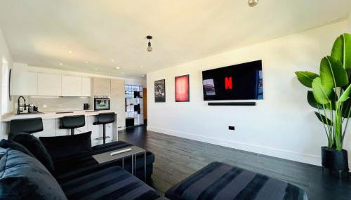 Luxury 2 Bed Apartment - River Views - Parking - Foto 2