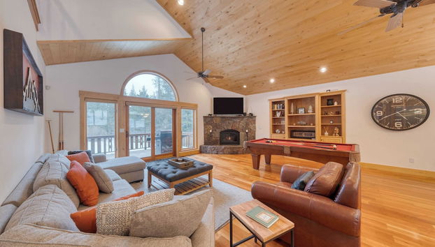 5 Mins to Ski Resort Ping Pong, Pool Table, Deck Donner Ridge by Avantstay - Foto 2, Innenbereich