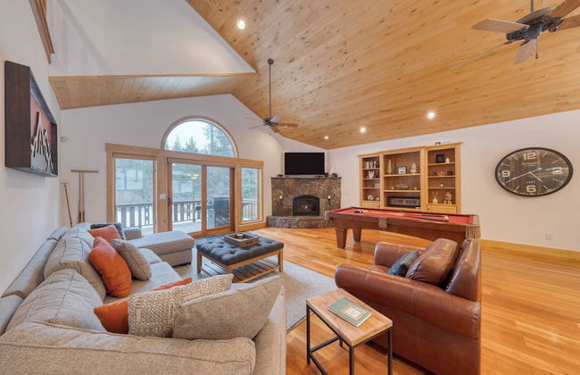 5 Mins to Ski Resort Ping Pong, Pool Table, Deck Donner Ridge by Avantstay - Foto 2