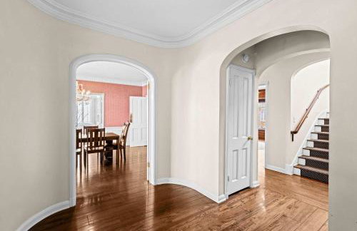 Spacious 5BR LA Villa with Pool Spa & Game Room - Foto 5