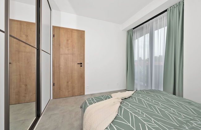 Fully equipped apartments with Terraces, Free garage parking, Netflix & AC - by Apartmány Šlapanice cz - Foto 2