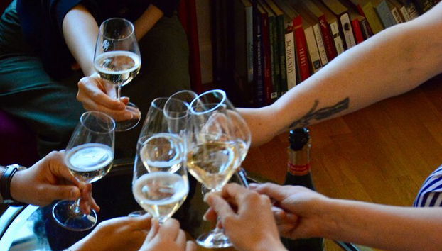 Saborea vino en Lyon: Borgoña, Beaujolais, Ródano, y más - Foto 4, Comenzamos con burbujas