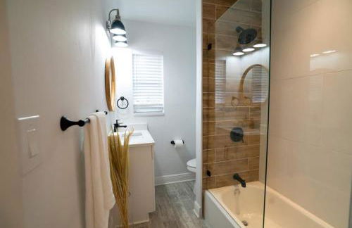 Cozy 3BR with Patio & Yard Near Ybor City - Foto 23