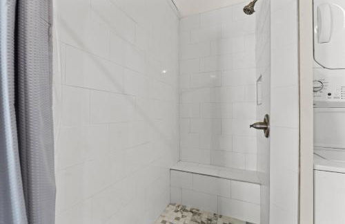 Sunshine House #1-Selfie-Friendly - Steps to Beach - Foto 40