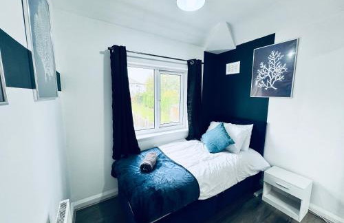 3 bedroom house sleeps 5 free parking long stay discounts - Foto 7