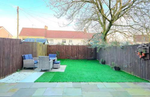 Super luxury 2 bedroom, full house sleep 5 with garden & parking close to airport - Foto 13