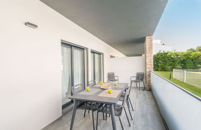 800m From the Boat to Praia das Cabanas, With Pool, Terrace, Wifi and air con - Foto 10