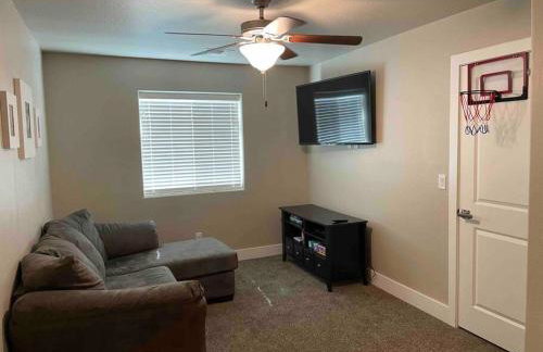 Family friendly 4-bdrm 3.5 bath w guest suite - Foto 34