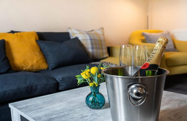 Queens Townhouse - 3 Bedrooms - Pets - Parking - Foto 3