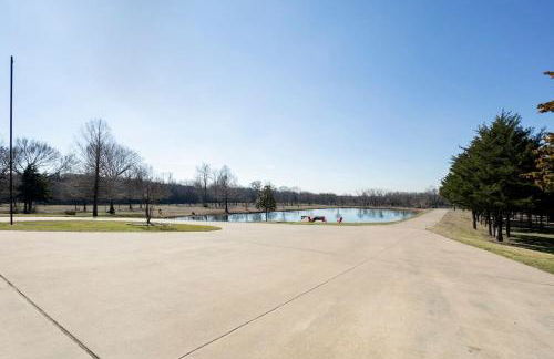 Texas Ranch House with 5 Bedroom and Fish Pond - Foto 17