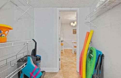 Enchanting 2-Bedroom Ground Floor Beach Condo at Cape Canaveral WiFi & AC - Foto 31