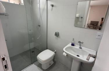 AP frente à praça bem localizado - Foto 9