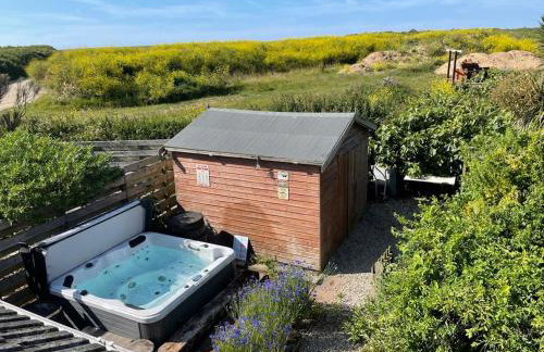 Baywatch Mawgan Porth Spacious Home sleeps 9, Games room, Parking & Garden - Foto 15