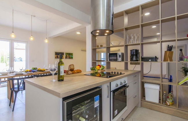 Deluxe Villa in Šibenik near Lake - Photo 9