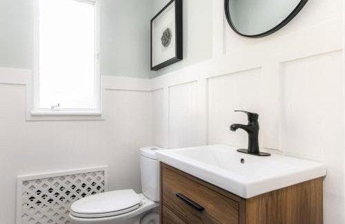 1mi to ND, King Beds, Easy Parking, Pet Friendly, Huge Fenced Yard for Games - Foto 38