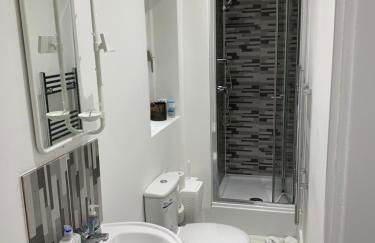 Cosy 1-bed Studio in Northolt - Foto 6