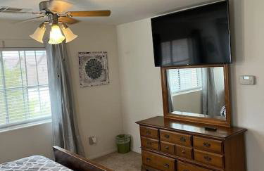 Vic's 3 bedroom 4beds & POOL centrally located! - Foto 8