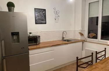 Grand appartement entier en hyper centre a 10 minutes de lille, métro a 50m et la gare de Tourcoing et à 900m et parking a proximité - Foto 11