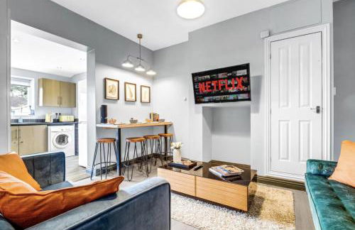 4 Bedroom Stylish House in Central Redditch - Foto 1