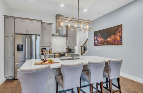 NEW Luxe 4BR 12 Beds - RoofDeck Views - Chefs Kitchen - Foto 36