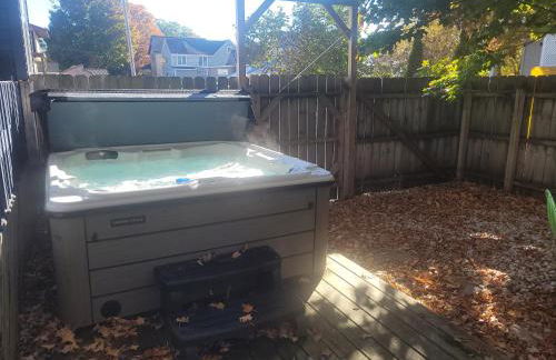 Restoration - Hot Tub, AC, and Great Location! - Foto 14