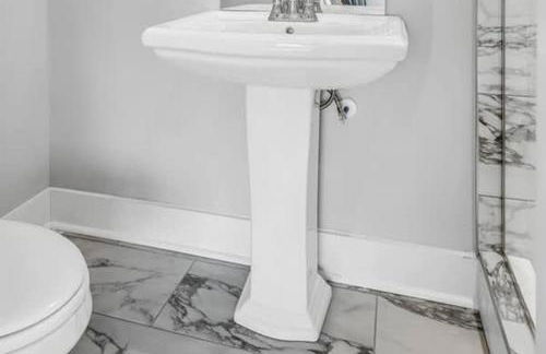 Nash Getaway - Private Rooftop Patio - Sleeps 12 - Foto 14