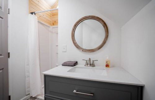 Cordova Farmhouse - 7 Minutes from the Ark! - Foto 41