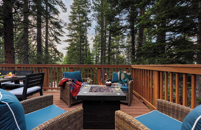 Wolfe by Avantstay 5mins Northstar! w/ Hot Tub, Fireplace, 2 Private Decks! - Foto 1