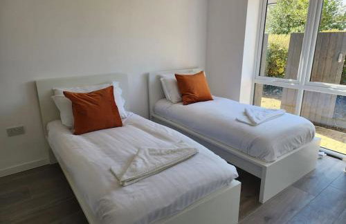 Paradigm Court, Modern 3-Bedroom Flat 1, Oxford - Photo 4