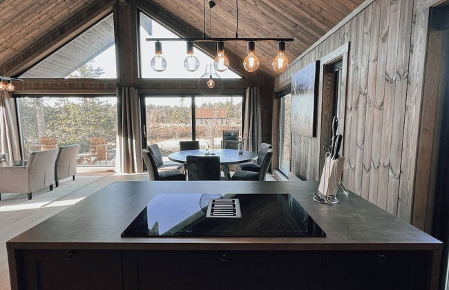 Modern Mountain Cabin - Outdoor Hot Tub - 8 Beds - Photo 17