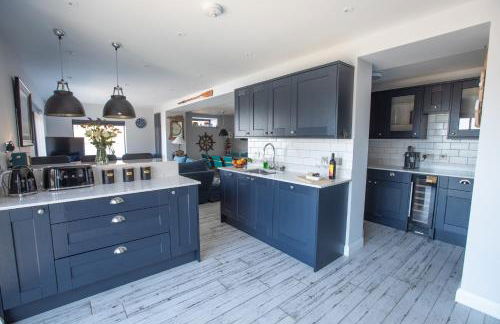 UPPER BEACH HOUSE - Photo 34