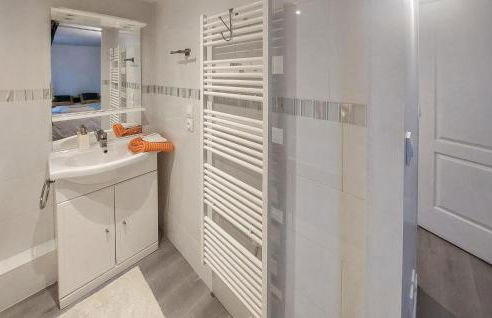 1 Bedroom Amazing Home In Bléré - Foto 13