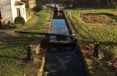 Carr’s cottage Eyam Peak District, - Photo 39