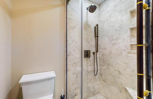 Nurse-Ready Studio Retreat! 2 Mi to Dtwn Holyoke - Foto 14