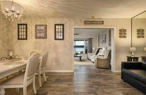 Hook, Line and Leisure Lakefront Gem with Porch! - Foto 11