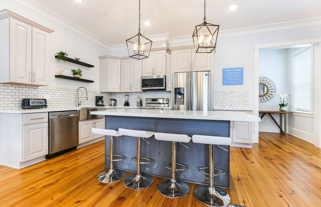 Spacious 5BR Urban Retreat with Balcony & Pool - Foto 35