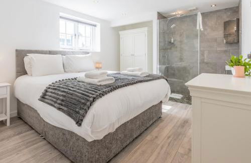 4-Bedroom Seafront House in Southend Sea Views - Pass the Keys - Foto 35