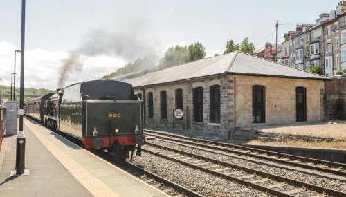 Blue Peter Engine Shed - Photo 2
