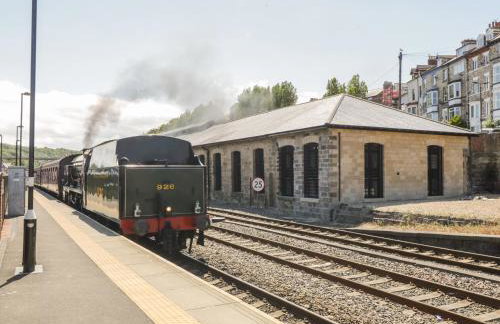 Blue Peter Engine Shed - Photo 2