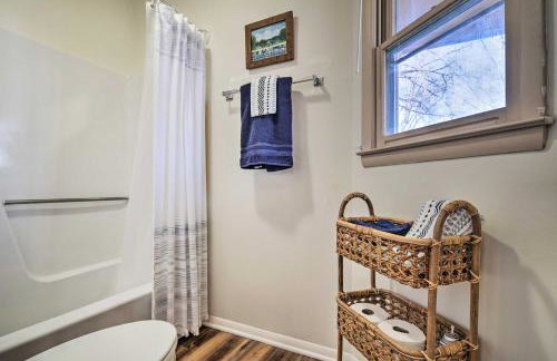 Balcony and Pool Access! Couples Escape in Lake Lure - Foto 13