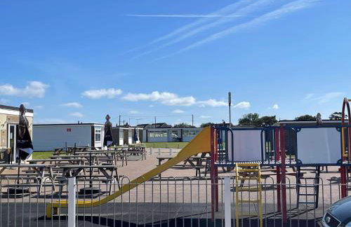 103 Sunbeach South facing 2 bed chalet M and T chalets - Foto 17