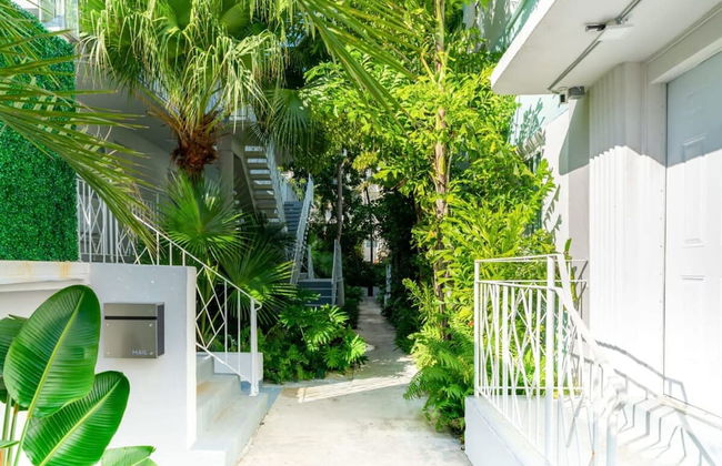 Studio 6min Walking to Miami Beach Pool Kitchen - Photo 1