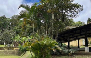 Chácara Casa Amarela - estrutura completa de lazer - ambientes elegantes e exclusivos - campo de futebol e bocha - piscina - lareiras - 10 min Rota do Vinho - Foto 5