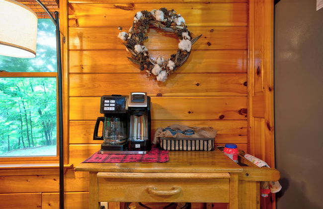 2 Bedroom Home in Ellijay! Private Hot Tub and Sunset Views - Foto 12