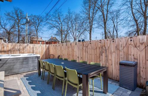 Rooftop Patio, Hot Tub and Games City Escape - Foto 22