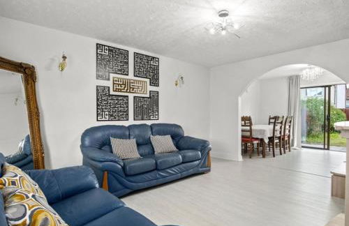 Spacious 3 Bedroom Home in Aintree - Photo 2