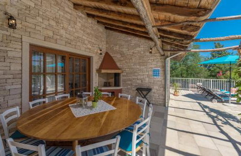 Family Villa Lipica with private pool and jacuzzi - Photo 6